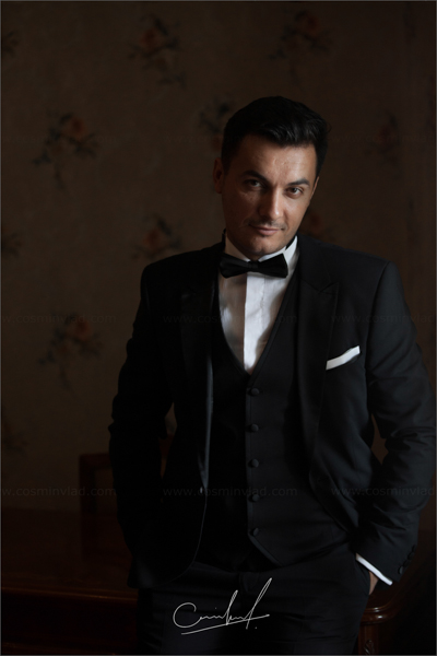 Natural portrait of a groom wearing his suit